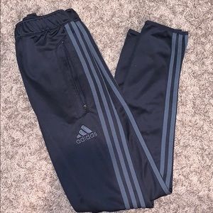 mens adidas jogging bottoms with zip pockets